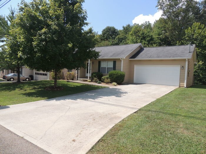 Primary Photo - 2635 Crestpark Rd
