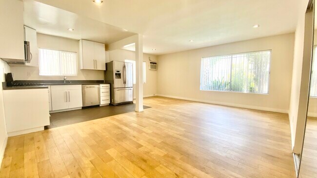 Foto del edificio - 3840 Ingraham St