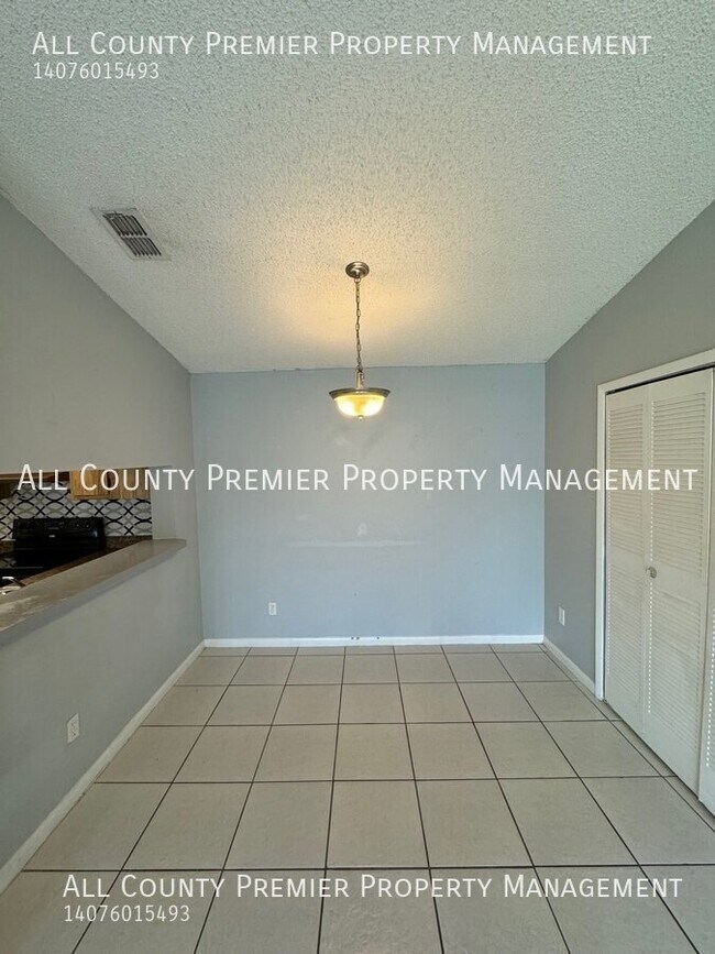 Building Photo - 5231 Via Hacienda Cir