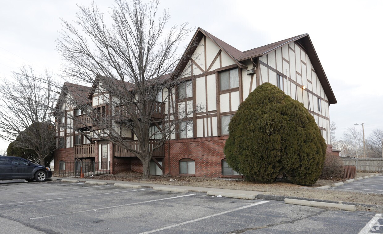 Primary Photo - 835 W 26th St S