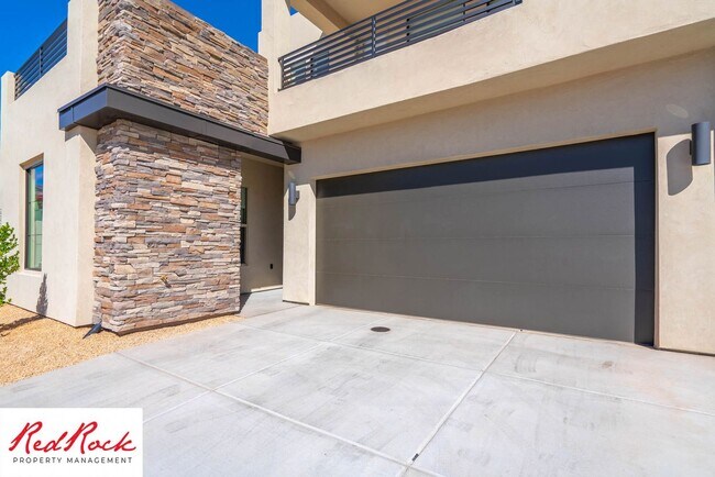 Building Photo - Small Dog Friendly Beautiful 3 Bedroom Hom...