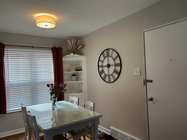 Foto del edificio - 6213 Nagel Ave