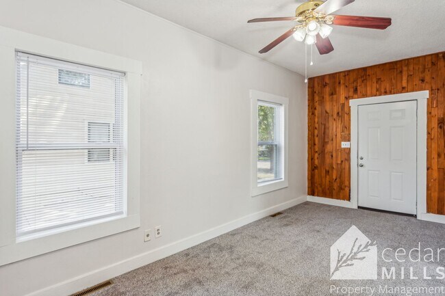 Foto del edificio - Updated 2 Bedroom Home, GET THE FIRST MONT...