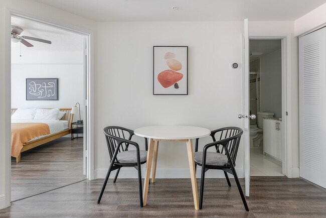 Foto del edificio - 16900 N Bay Rd