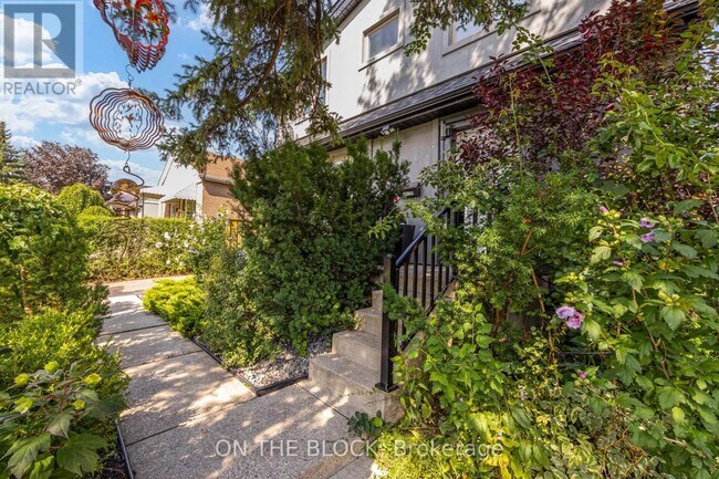 Photo du bâtiment - 122 Allenby Ave