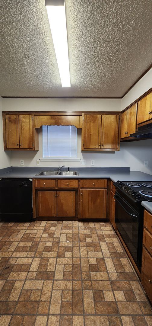 Building Photo - Inviting 3-Bedroom Valdosta Home with Fenc...