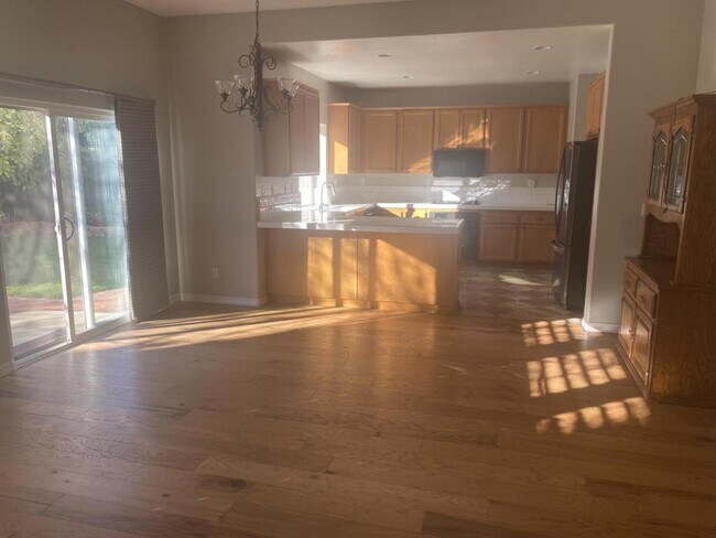 Building Photo - 2543 Ellen Ln