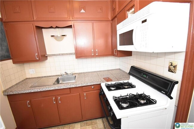 Building Photo - 215 Cattell St
