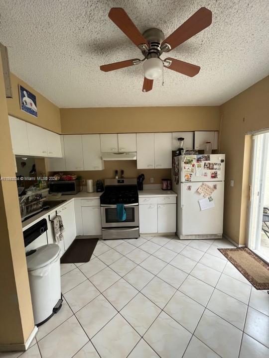 Building Photo - 7837 Sanibel Dr