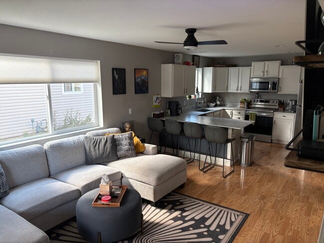 Foto del edificio - 463 Aspen Ct