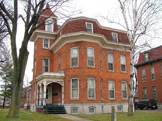Primary Photo - 17 E Elm Ave