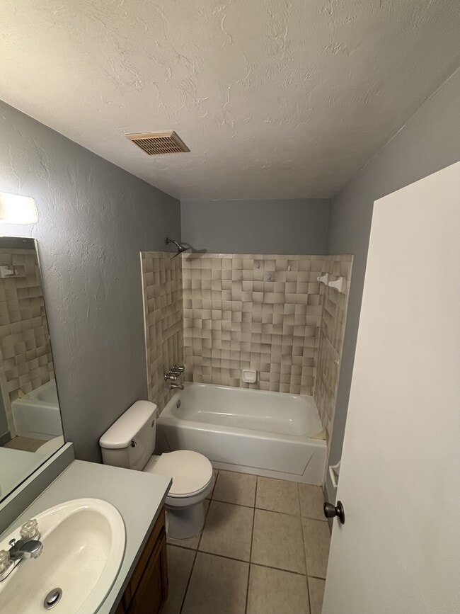 Building Photo - 2321 SW 31st Pl