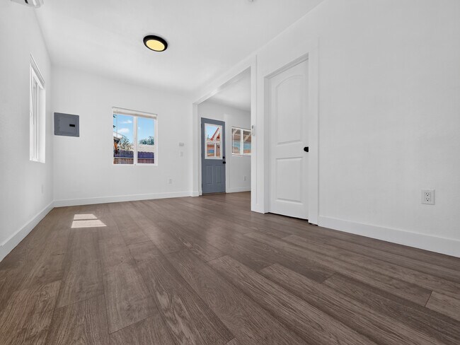 Foto del edificio - 9524 Mayne St