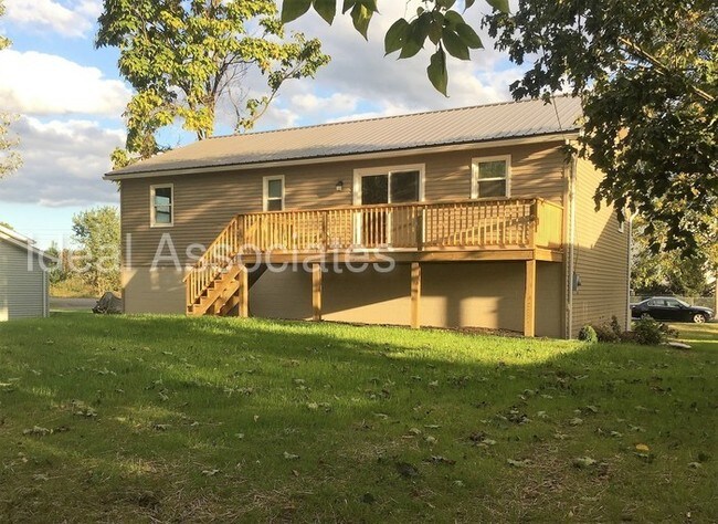 Building Photo - 889 Point Township Dr
