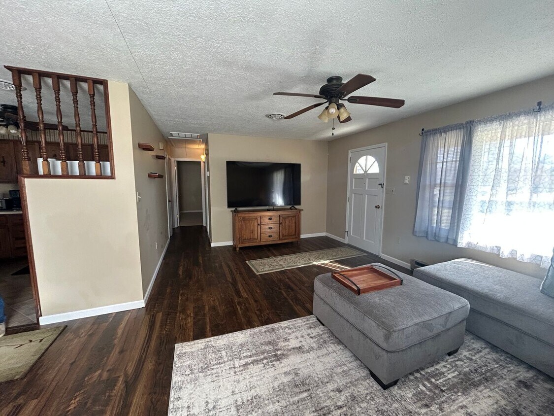 Foto principal - For Rent — Charming Furnished 2 Bedroom Home in Belspring, VA