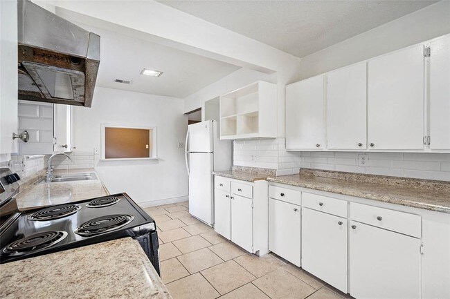 Foto del edificio - 4910 Honeysuckle Ln