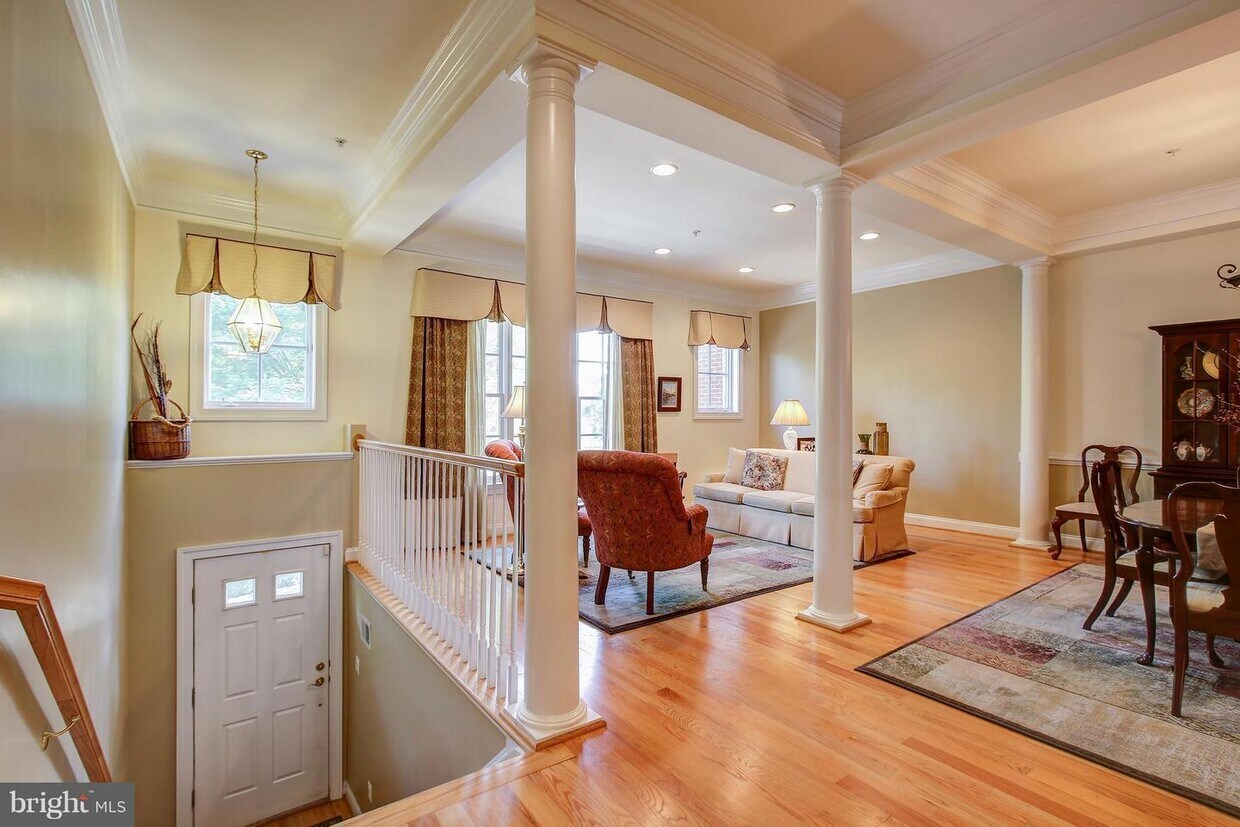 Foto principal - 8639 Terrace Garden Way