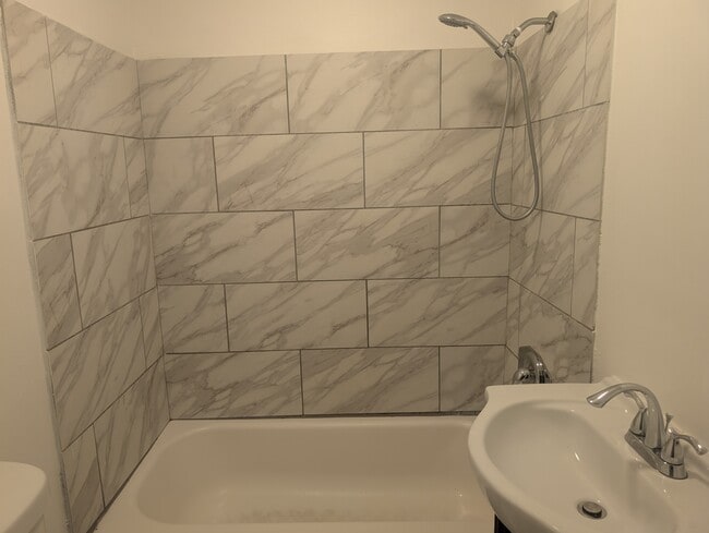 Building Photo - 924 S 4th St