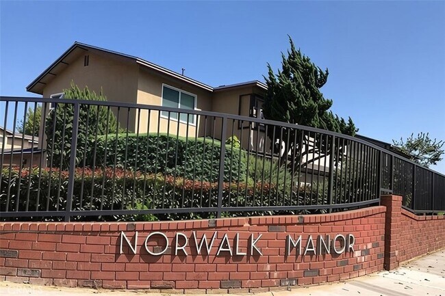 Foto del edificio - 12916 Bloomfield Ave