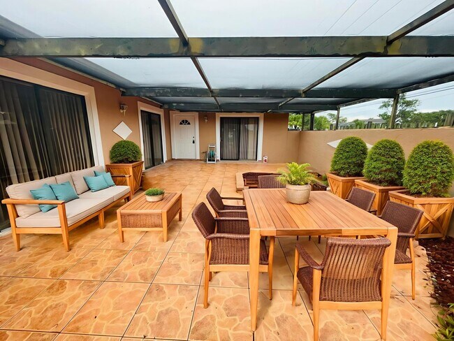 Foto del edificio - 4758 Sunny Palm Cir