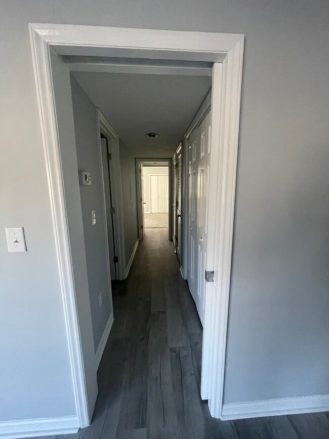 Building Photo - 4222 Pinehurst Cir