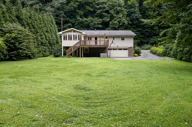 Foto del edificio - 493 Kings Creek Rd