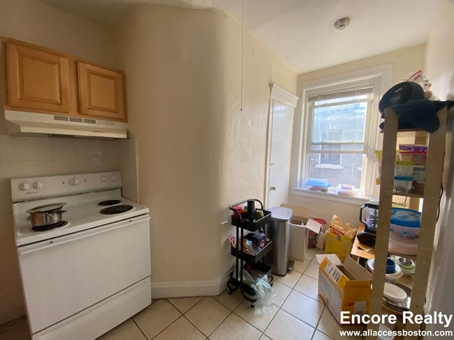 Building Photo - 213 Kelton St