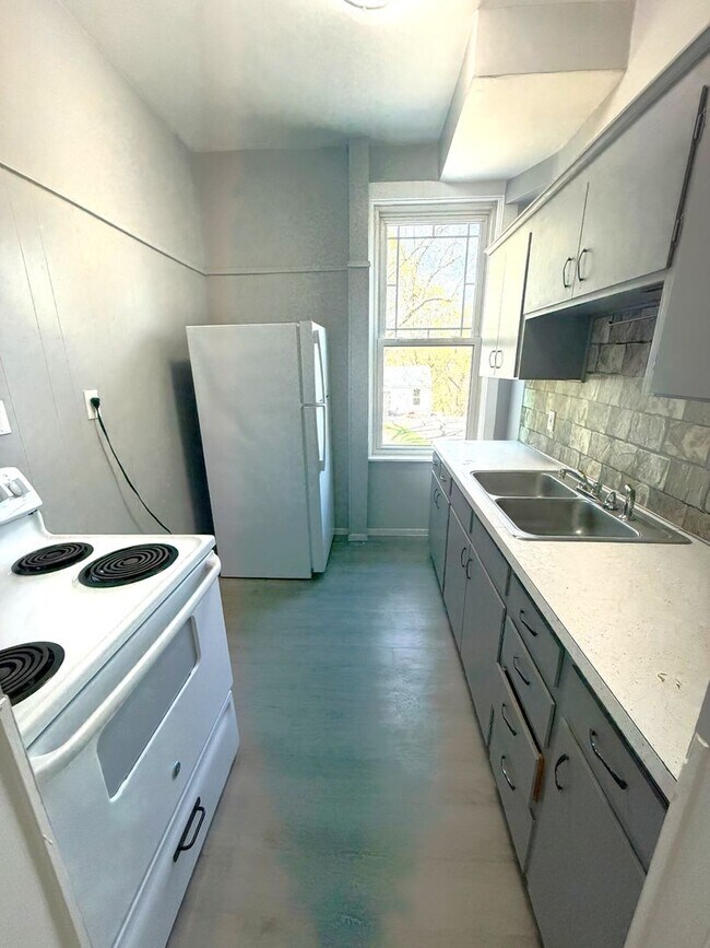 Foto del edificio - 395 S Main St