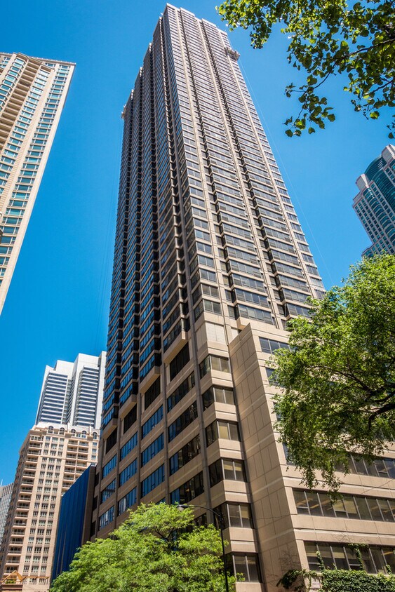 Foto principal - 30 E Huron St