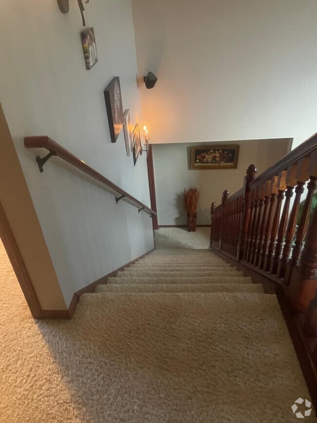 Building Photo - 810 Briarwood Dr