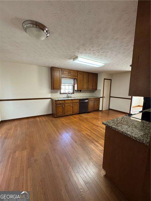 Building Photo - 910 Thousand Oaks Dr