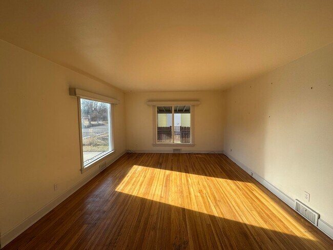 Foto del edificio - Charming University District Home - 4 Bedrooms, 2 Bathrooms