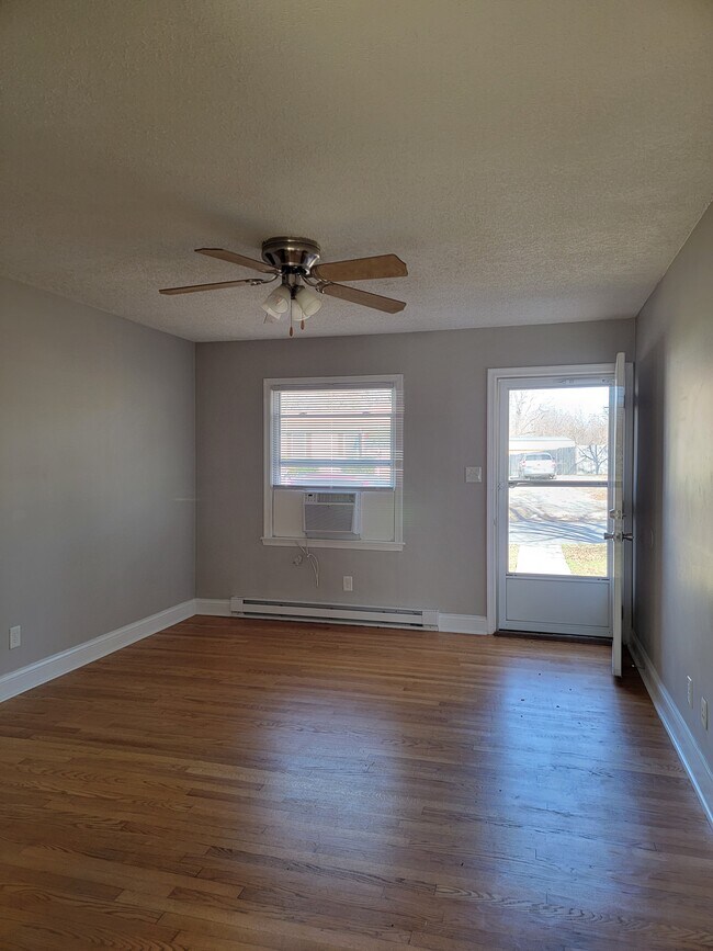 Building Photo - 303 Culbreth Ave
