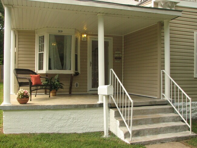 Foto del edificio - 3 Bedrooms 3 Full Baths!  $995!!!