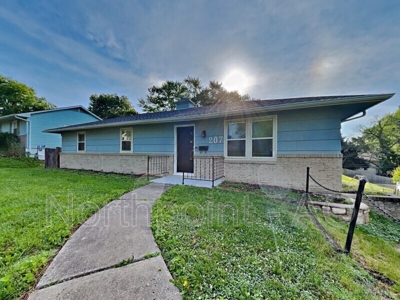 207 S Lacy Rd, Independence, MO 64050 House Rental in Independence