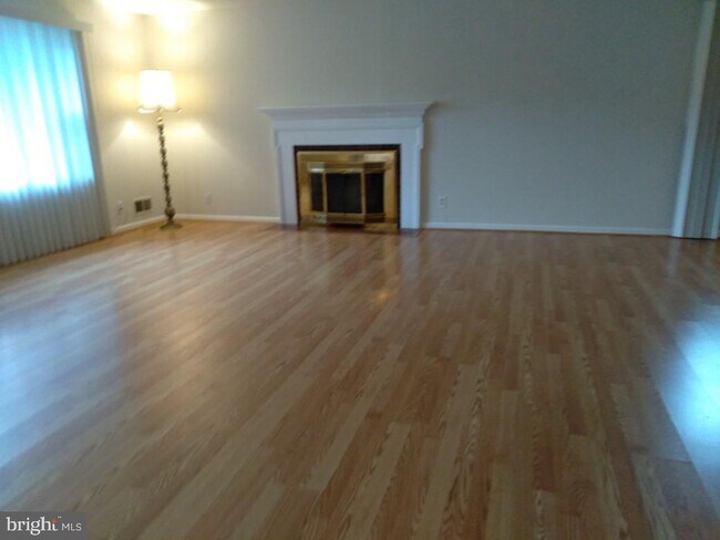 Foto del edificio - 1447 Mayflower Dr