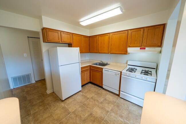 Cocina - Unidad 600D C Fase I - Harborside Village Apartments