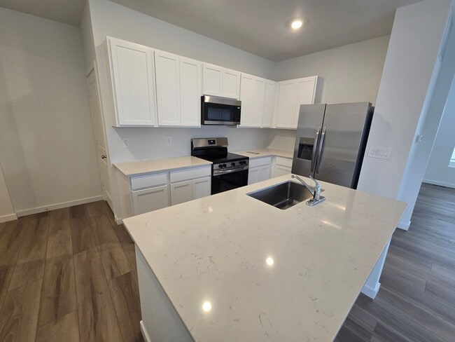Building Photo - Brand New Townhome within walking distance to Elementary School