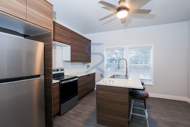 Building Photo - Graceful Living in the Heart of Carey Park – 3BR/2BA