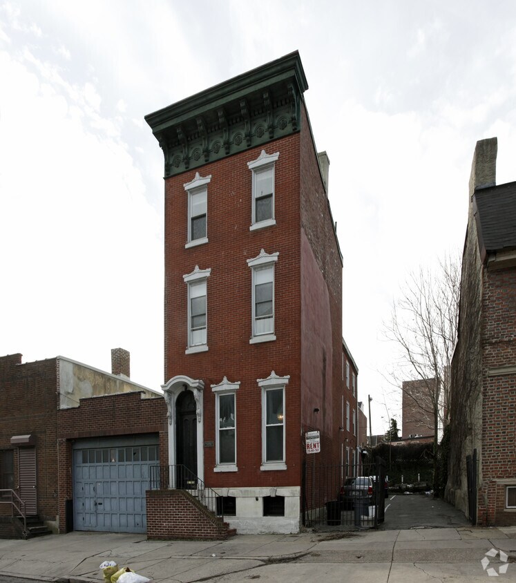 Primary Photo - 136-138 Race St