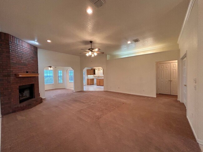 Foto del edificio - Available for immediate move in! Fall in l...