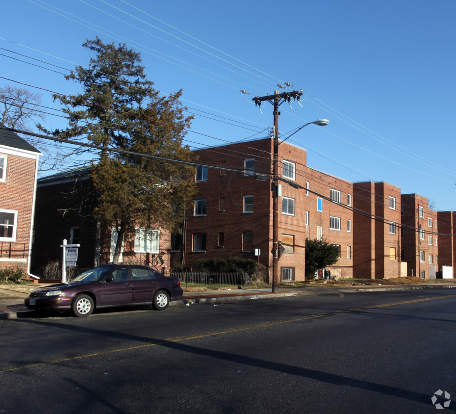 Building Photo - 950 Southern Ave SE