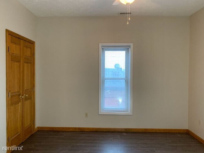 Building Photo - 129 W John Rowan Blvd