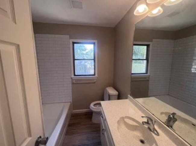 Building Photo - 111 Branch View Dr