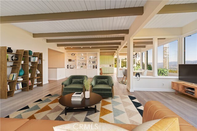 Foto del edificio - 3230 Wrightwood Dr