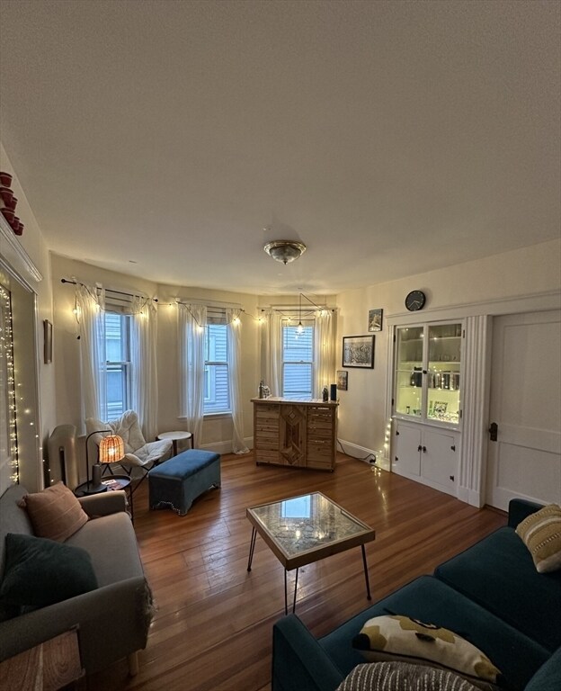 Primary Photo - 166 Kelton St