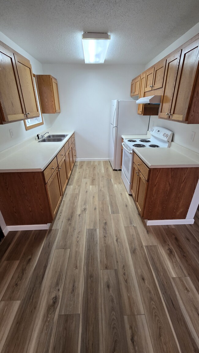 Building Photo - 563 4th St SE