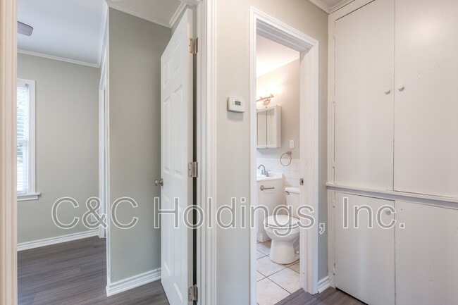 Building Photo - 6648 E Newton Pl
