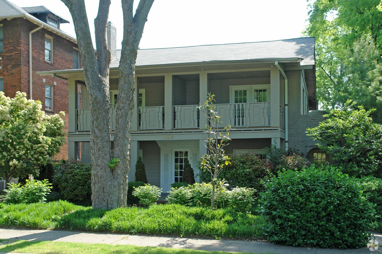 Building Photo - 1608 18th Ave S