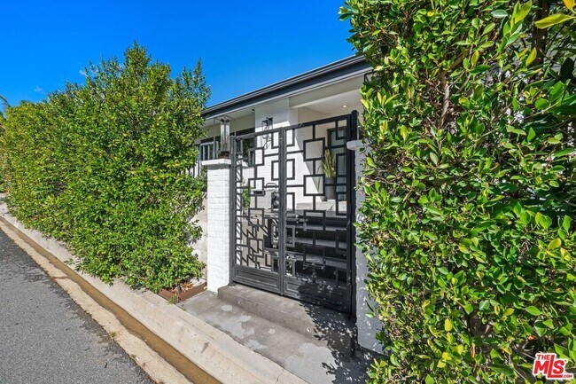 Foto del edificio - 2120 San Ysidro Dr